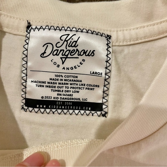 New Sz L Kid Dangerous New York Rose Antique White Tee - Picture 4 of 6